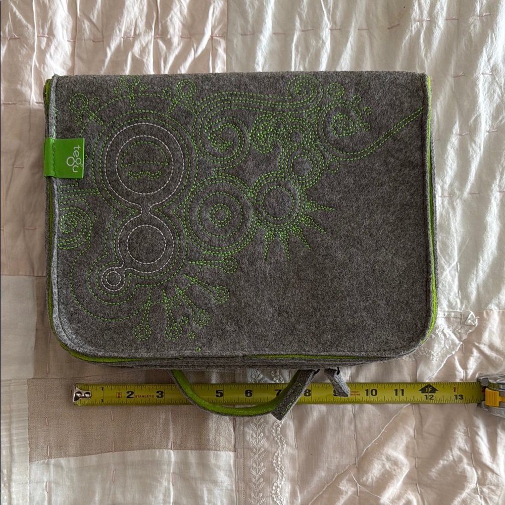 TEGU Gray and Green Felt bag with handle and zip